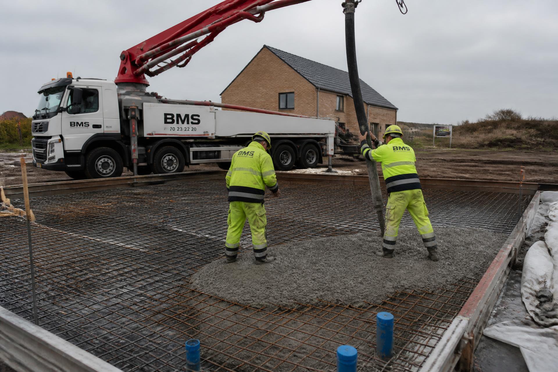 Betonstøbning med pumpevogn på dansk byggeplads